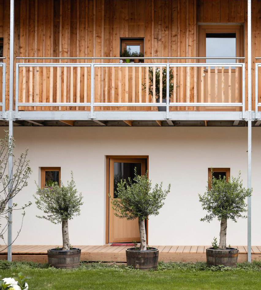 Quartier35, view from the courtyard towards guest rooms, photo by Wolfgang Pecka